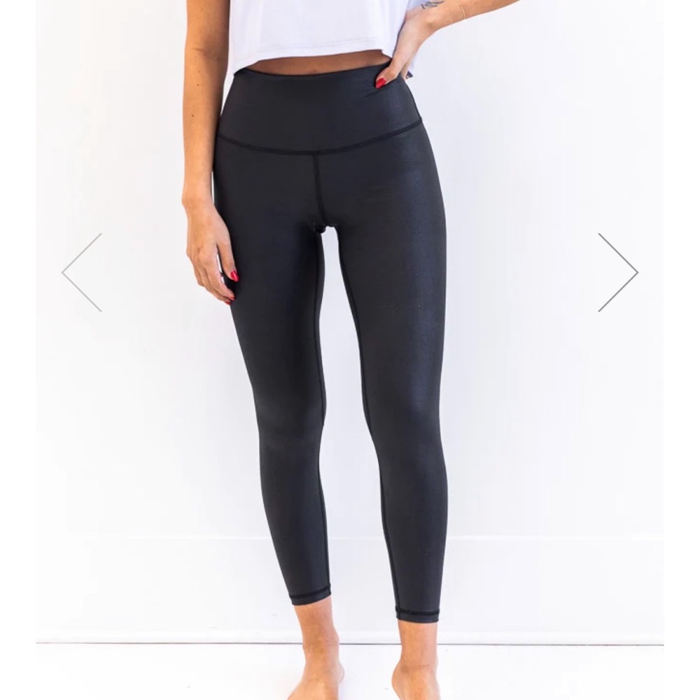 NWT pink lily faux leather leggings size medium